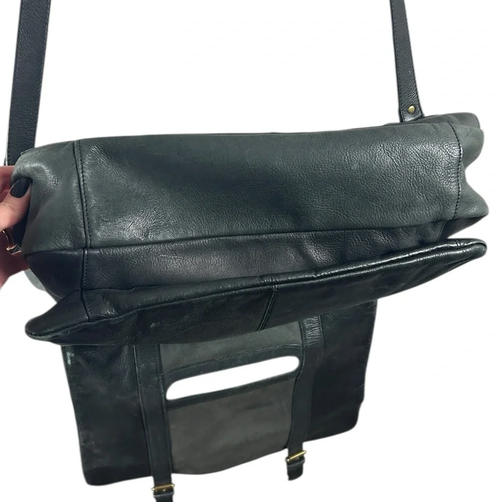 Wilson’s Leather Vintage Black Leather Messenger Bag